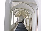 Pozdn� gotick� k��ov� chodba dominik�nsk�ho kl�tera ve Znojm�.