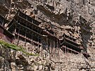 Turistický ruch stabilit ínského chrámu Süan-kchung nesvdí, ale konstrukce...
