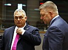 Maarský premiér Viktor Orbán ped summitem EU v Bruselu hovoí se slovenským...