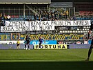 Transparent zlínských fanouk bhem utkání proti Olomouci