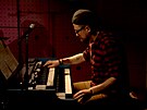 �sp�n� jazzman Ond�ej Pivec hraje na Hammondovy varhany