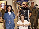 Ptaosmdesátiletá Izraelka Jocheved Lificová, kterou propustilo ze zajetí...