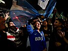 Fanouci argentinského prezidentského kandidáta Sergia Massa slaví v ulicích...