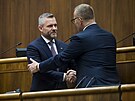 Nov zvolený éf slovenského parlamentu Peter Pellegrini si podává ruku se svým...