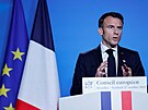 Francouzský prezident Emmanuel Macron na tiskové konferenci v den summitu lídr...