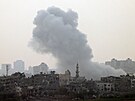 Stoupající kou z Gazy po izraelských útocích (24. íjna 2023)