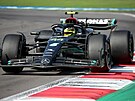 Lewis Hamilton z Mercedesu v akci bhem VC Mexika 2023.