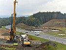 U Opatovce roste 400 metr� dlouh� mostn� estak�da, kter� p�eklene silnici I/35....
