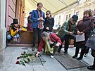 Pokládání Stolpersteine/Kamen zmizelých ped dm v Riegrov ulici v Plzni, kde...