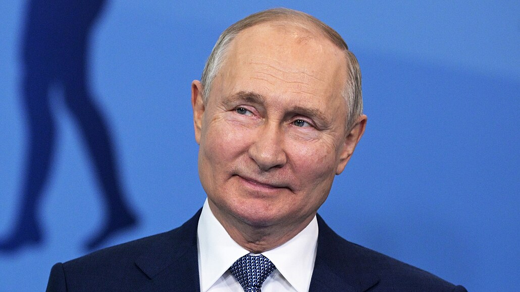 Ruský prezident Vladimir Putin se úastní slavnostního otevení sportovních...