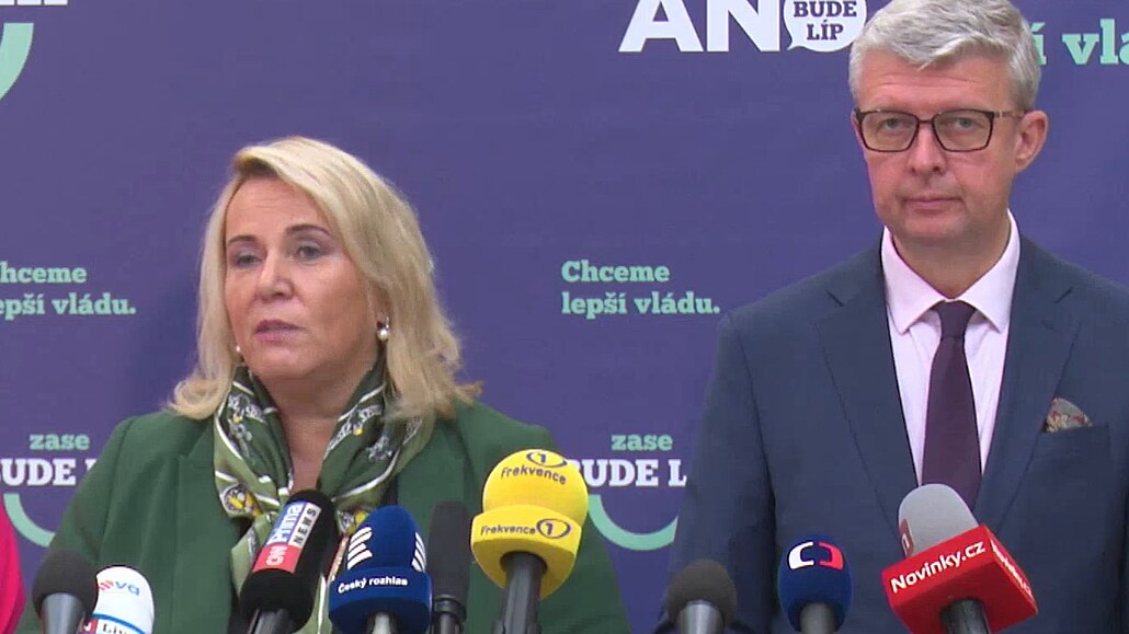 Místop�edsedové Sn�movny za ANO, �éf stínové vlády ANO Karel Havlí�ek a jedni�ka kandidátky ANO ve volbách do Evropského parlamentu Klára Dostálová