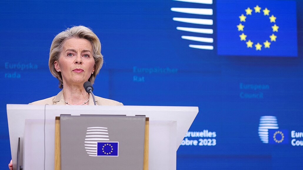 Předsedkyně Evropské komise Ursula von der Leyenová na tiskové konferenci v den...