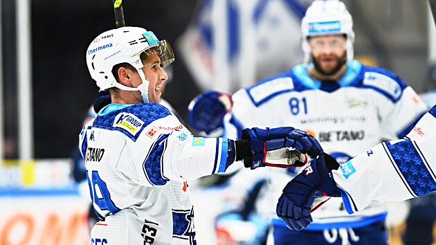 Brn�nsk� �to�n�k Steve Moses se raduje z jednoho z t�� g�l�, kter� nast��lel do s�t� Liberce.