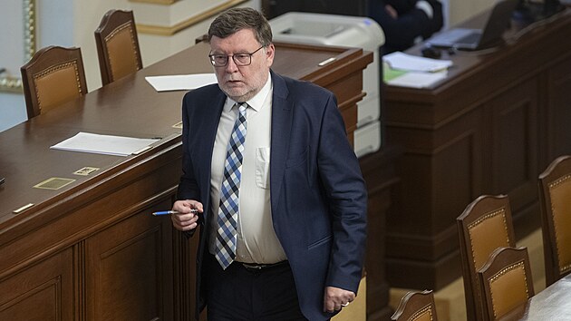 Ministr financ Zbynk Stanjura (ODS) na schzi Poslaneck snmovny. (13. jna 2023)