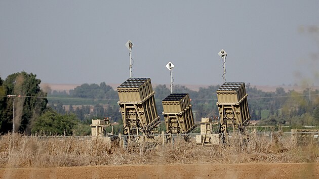Izraelsk obrann raketov systm Iron Dome je v pohotovosti pobl msta Sderot (12. jna 2023)