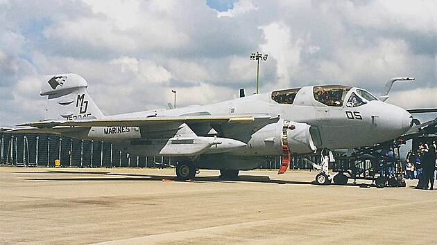 Letoun EA-6B Prowler, kter ual lanovku v Cavalese v roce 1998.