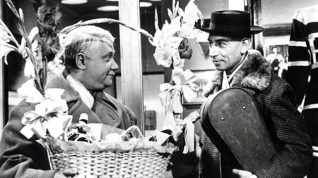 Ji Lr (vpravo) a Rudolf Hrunsk ve filmu Ledov mui (1960)