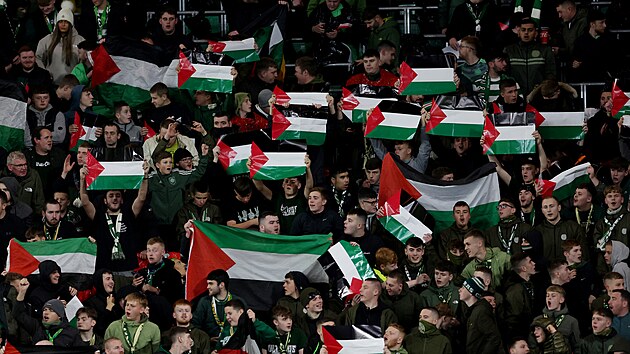 Fanouci Celtiku bhem utkn fotbalov Ligy mistr opt podpoili Palestinu.