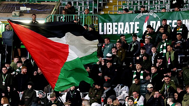 Fanouci Celtiku bhem utkn fotbalov Ligy mistr opt podpoili Palestinu.