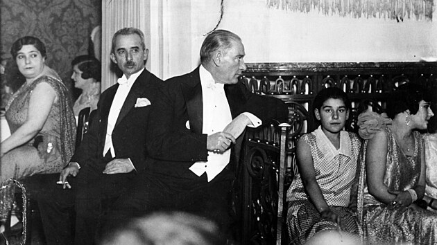 Otec modernho Turecka Mustafa Kemal Atatrk na archivn fotografii (1. ledna 1929)