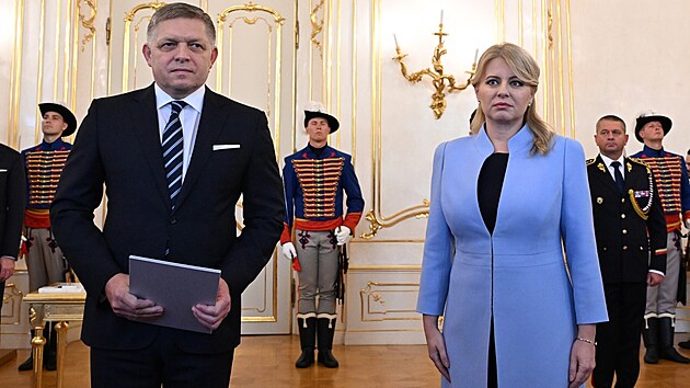Slovensk prezidentka Zuzana aputov jmenovala pedsedu strany Smr-SD Roberta Fica premirem. (25. jna 2023)