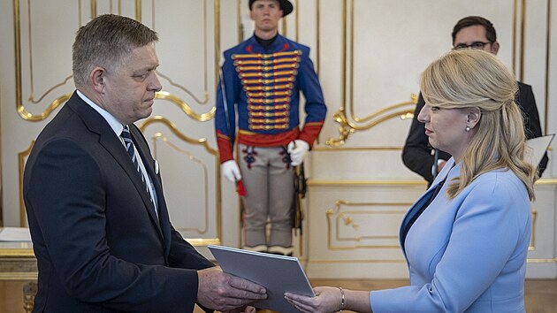 Slovensk� prezidentka Zuzana �aputov� jmenovala vl�du Roberta Fica. (25. ��jna 2023)