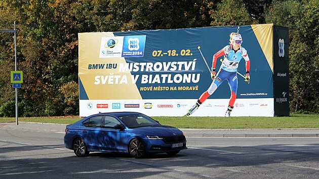 Mistrovstv� sv�ta v biatlonu se bl��. V Nov�m M�st� na Morav� u� vis� billboardy upozor�uj�c� na jednu z nejv�t��ch sportovn�ch ud�lost� p��t�ho roku v �esku.
