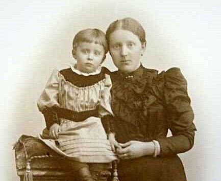 Milada Paulov se svou matkou Annou.