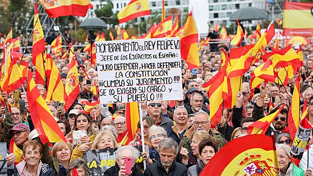 Ve panlskm Madridu se selo na sto tisc lid, aby demonstrovali proti jednn panlsk vldy s katalnskmi separatisty o zkonu o amnestii. Akci svolala krajn pravicov strana Vox. (29. jna 2023)