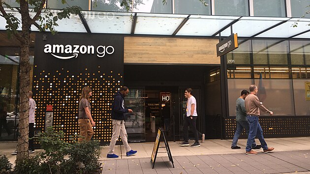 Obchod bez pokladen se nachz v Seattlu, hned vedle sdla Amazonu. (18. jna 2023)