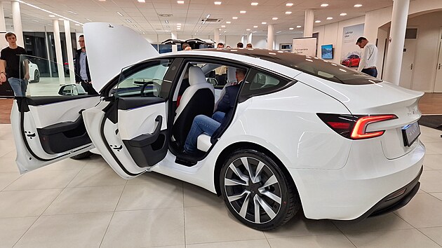 Tesla Model 3 v nov verzi
