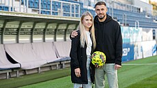 Fotbalista Marek Havlík ze Slovácka se svou enou Romanou.