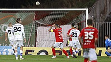 Kapitán Zbrojovky Brno Jakub ezníek lituje zahozené ance proti Líni.