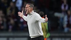 Spar�anský kou� Brian Priske b�hem utkání s Rangers.
