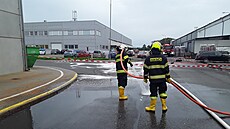 Hasi�i zasahují u úniku kyseliny dusi�né v pr�myslovém areálu v...