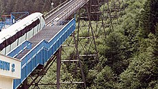 Lanovka Gletscherbahn Kaprun 2, naho�e je vid�t ústí tunelu.