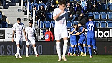 Libere�tí fotbalisté se radují z gólu proti Slovácku