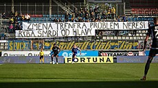 Transparent zlínských fanouk bhem utkání proti Olomouci