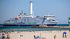 Kodaský hybridní trajekt provozovaný lodní spoleností Scandlines pendluje...