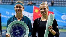 eské finále v Nan-changu ovládla Kateina Siniaková (vpravo), porazila Marii...