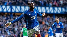 Senegalský úto�ník Abdallah Sima slaví jeden ze svých gól� v dresu skotských...