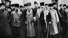 Otec moderního Turecka Mustafa Kemal Atatürk na archivní fotografii (19211922)