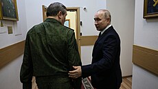 Ruský prezident Vladimir Putin a náčelník ruského generálního štábu generál...