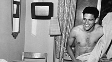 Garrincha s Pelém odpo�ívají na hotelu po výh�e nad �védskem b�hem sv�tového...