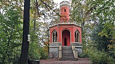 Vyhlídka Karla IV. v láze�ských lesích nad Karlovými Vary je po celkové oprav�...