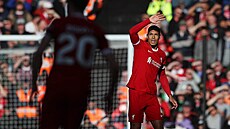 Virgil van Dijk z Liverpoolu b�hem utkání s Nottinghamen Forest.