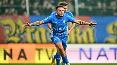 Vasil Kuej z Mladé Boleslavi slaví gól vstelený do sít praské Sparty.