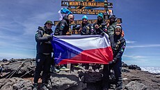 �eská výprava stanovila nový sv�tový rekord ve výstupu na Kilimand�áro. (6....