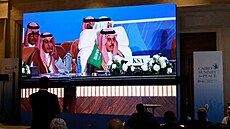 Saúdský ministr zahranií Prince Faisal bin Farhan na egyptském summitu. (21....