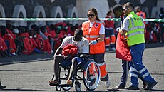 Na El Hierro p�iplulo v sobotu celkem 783 afrických migrant�. Na jednom z �lun�...